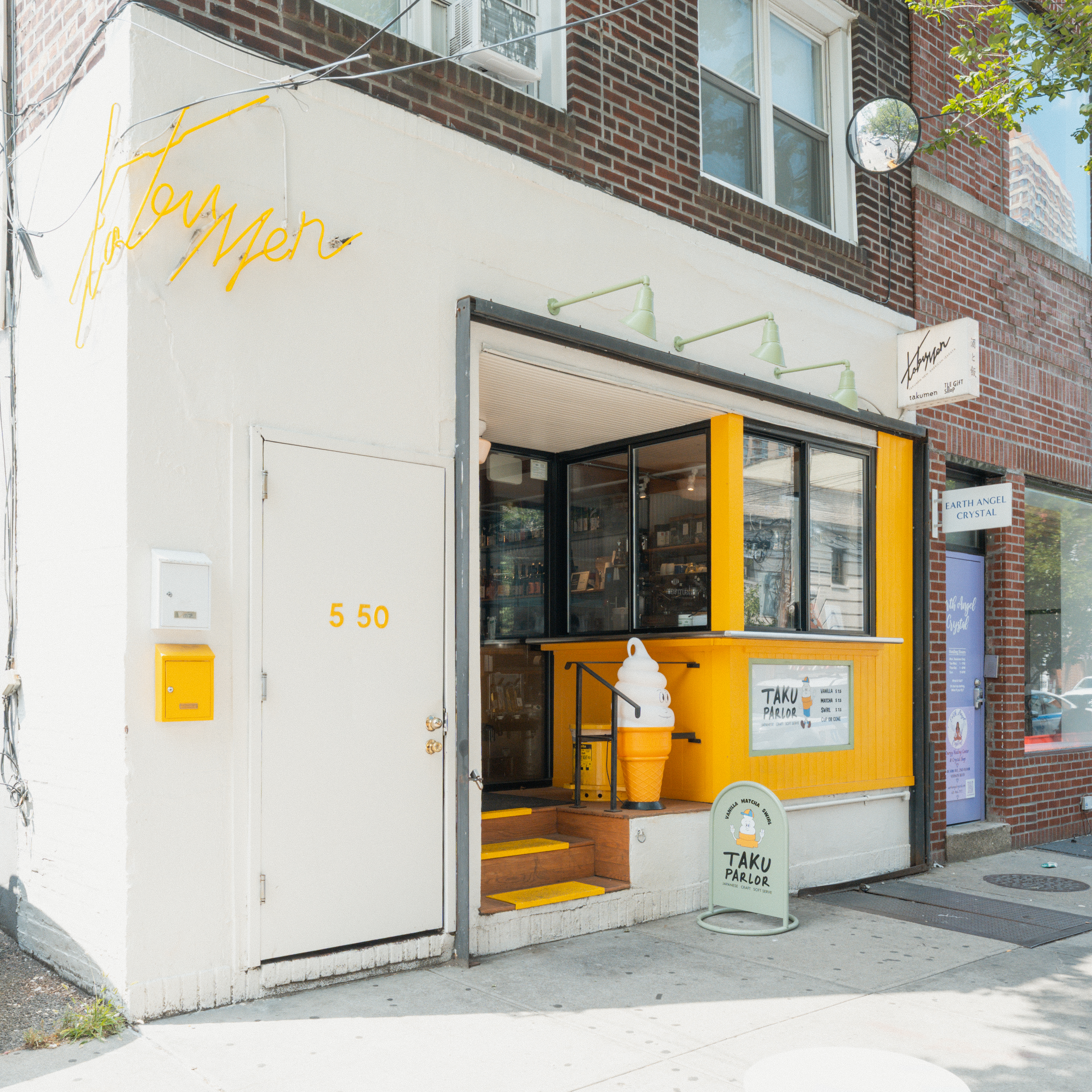Takumen sign at night